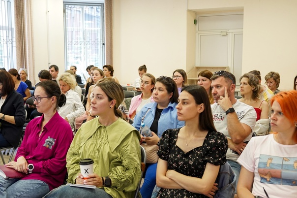 «Очень часто специалист по работе с молодежью может первым заметить тревожные маркеры предсуицидного состояния»: делимся кадрами и смыслами с курсов повышения квалификации УМЦ