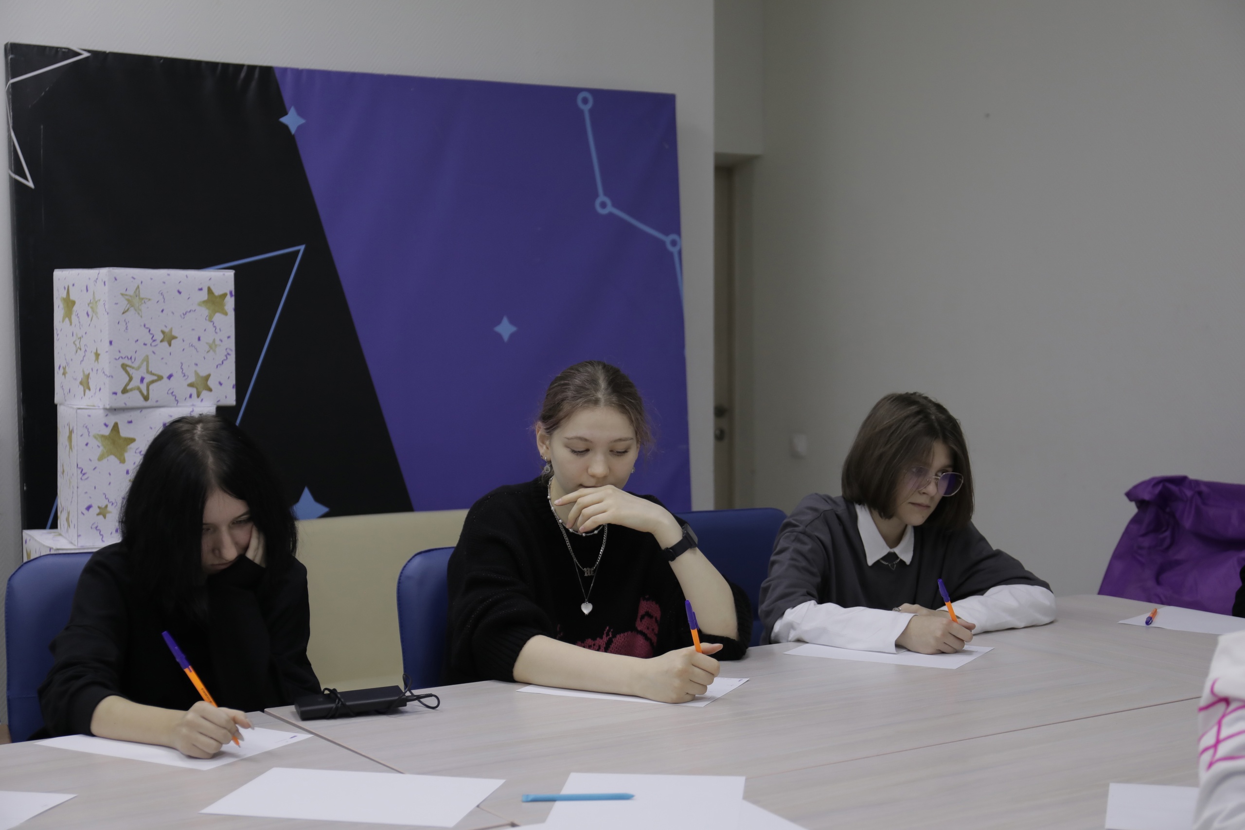 Познай себя: педагог-психолог Центра «КОНТАКТ» провела групповое занятие с воспитанниками